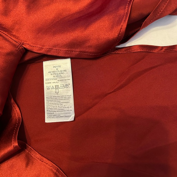 Banana Republic Silk one-Shoulder Top Size Medium Petite Cabin Red NWT - Picture 9 of 9